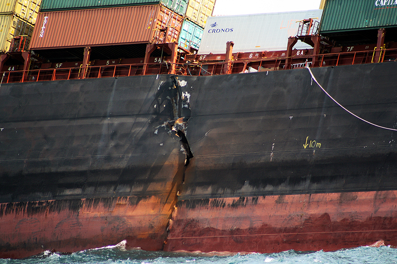 Rena : Container Ship Runs Aground : Tauranga : New Zealand : Personal Photo Projects :  Richard Moore Photography : Photographer : 